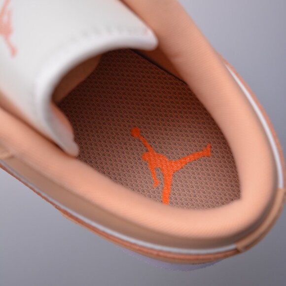 Nike Air Jordan 1 - Picture 2 of 9